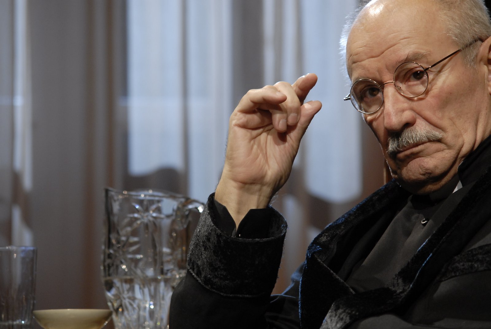 Victor Rebengiuc - Ilf si Petrov - teatru online